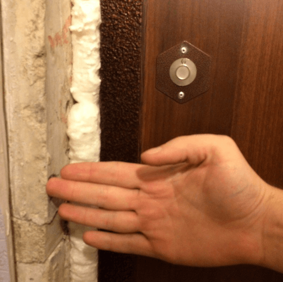 Чем и как утеплить входную металлическую дверь в квартире?