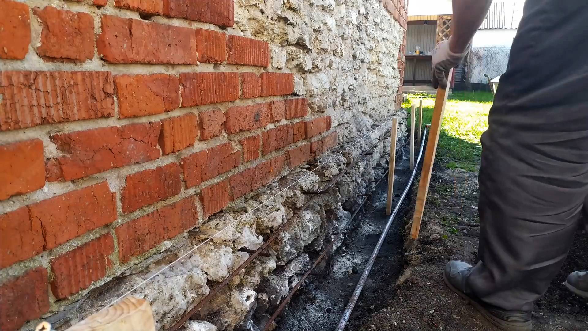 Как подвести и восстановить фундамент у старого дома: соблюдение этапов грамотной реконструкции