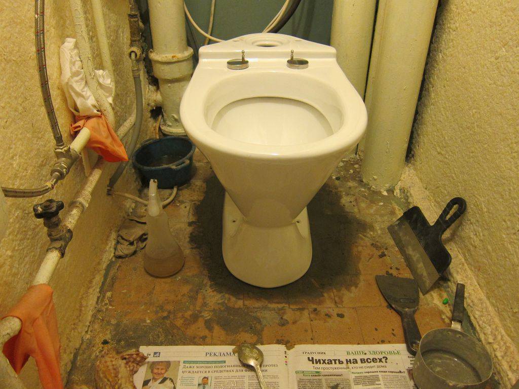 Самостоятельное обустройство туалета в частном доме: варианты, порядок работы