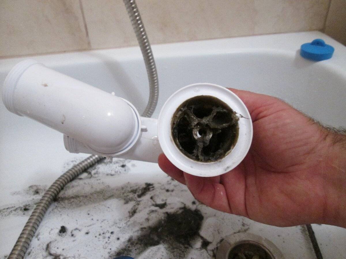 Как прочистить засор в трубе в ванной — способы и средства