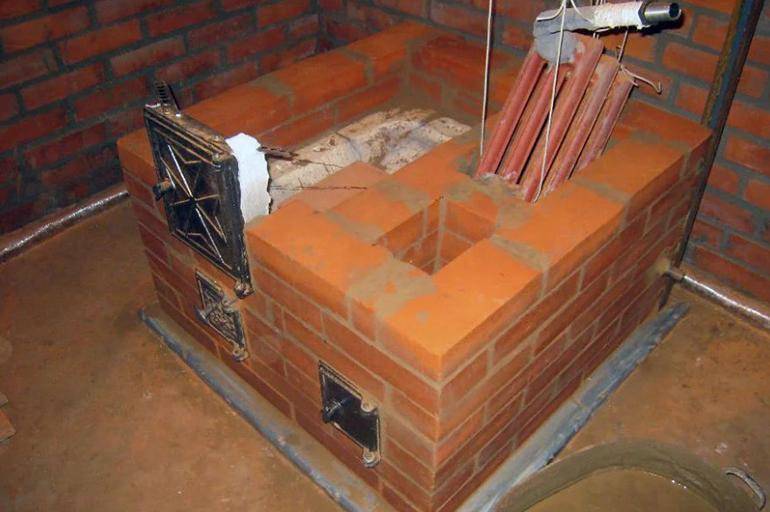 Печь камин с водяным контуром отопления: выбор и установка