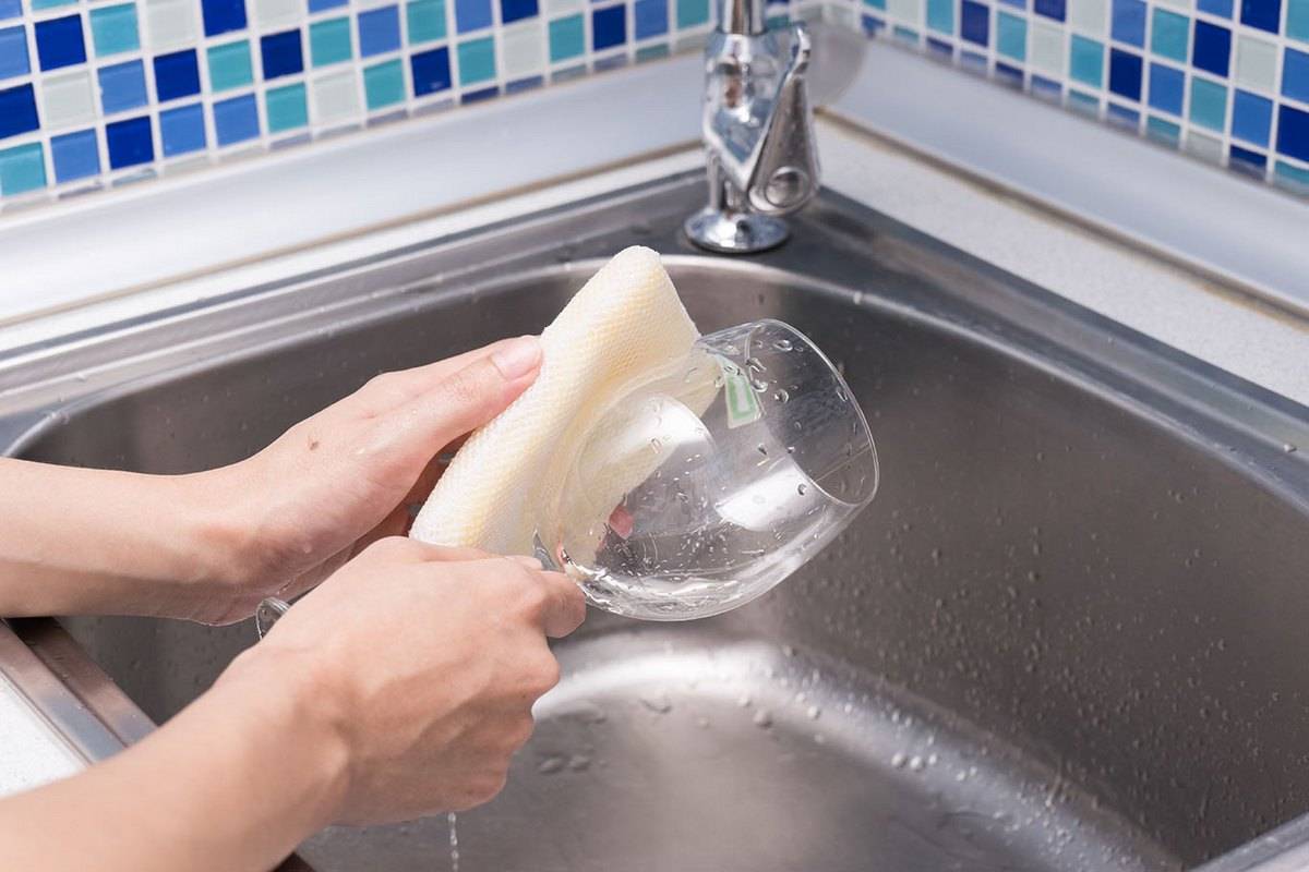 Как быстро и качественно помыть грузную посуду