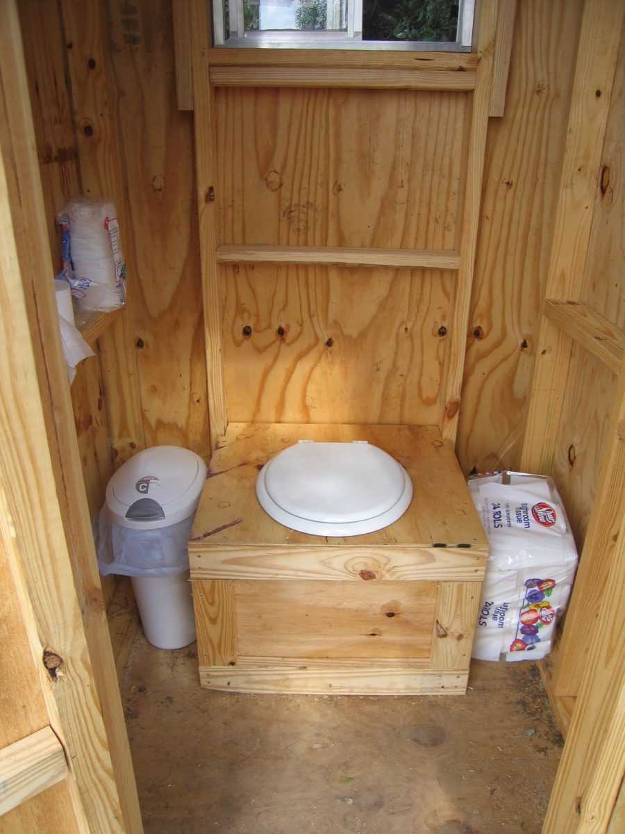 Теплый туалет на даче: виды, их конструктивные особенности, технология строительства