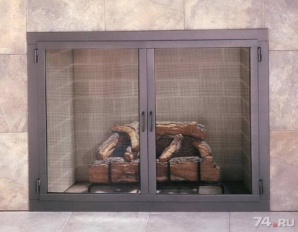 Стеклянные дверцы для камина: 4 популярные формы