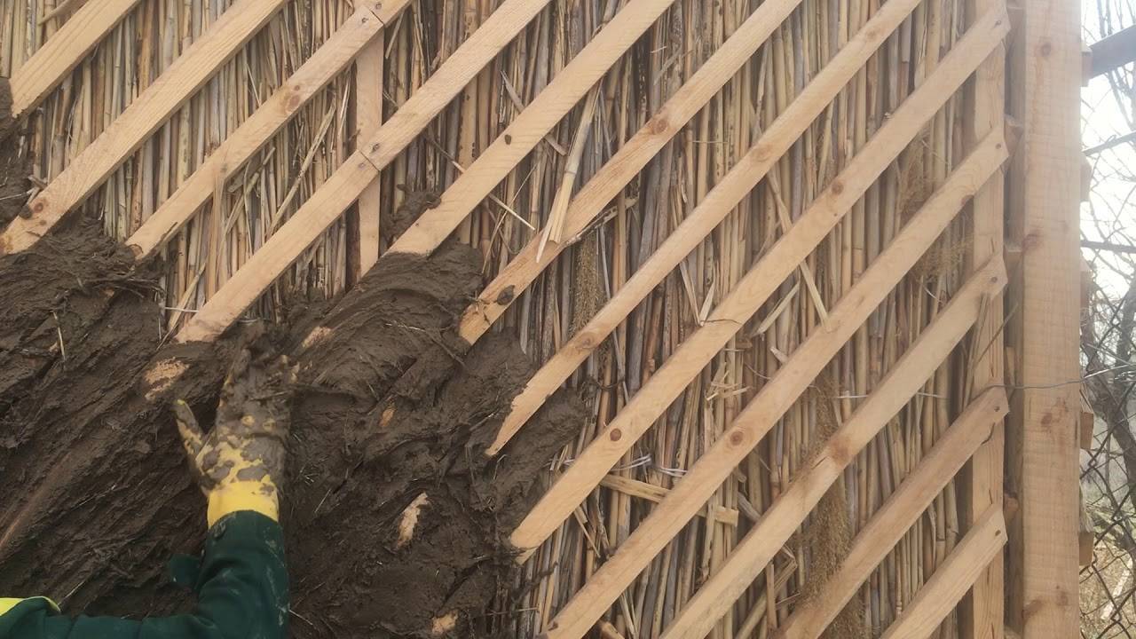 Утепление деревянного потолка с глиной и камышом: как обмазать и технология