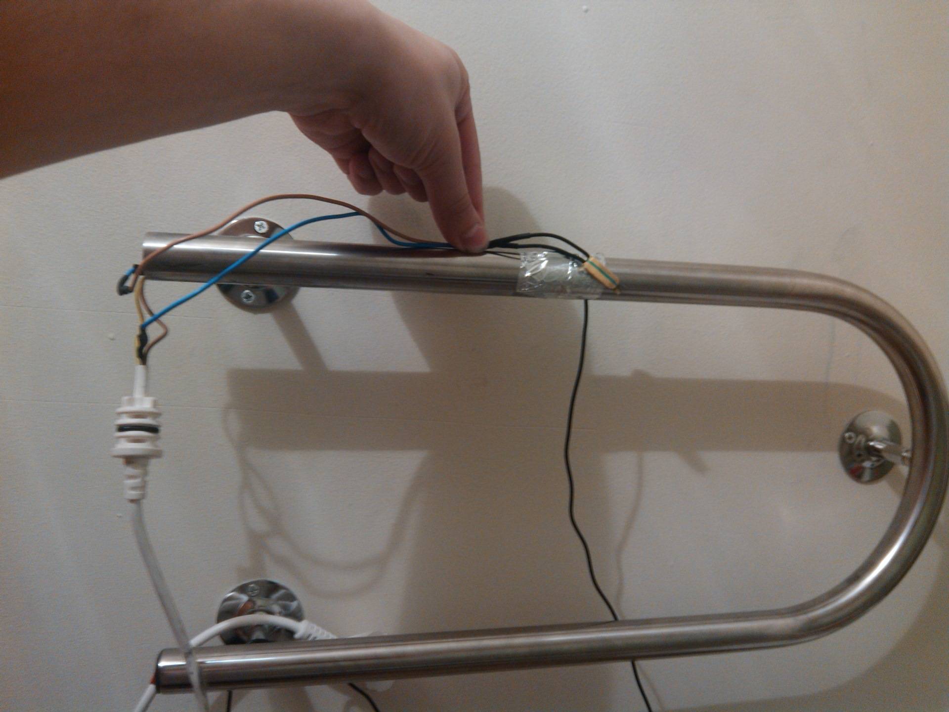 Полотенцесушитель электрический с терморегулятором для ванной, какой лучше: рейтинг электро-таймеров, из бронзы, масляные с полкой