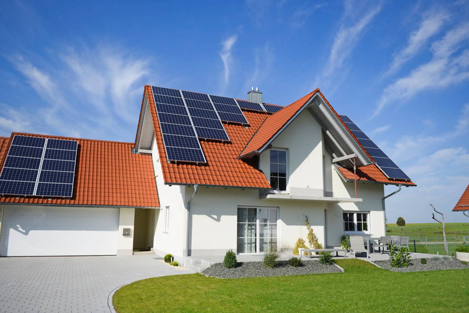 Солнечные батареи для частного дома. как выбрать? что учесть?