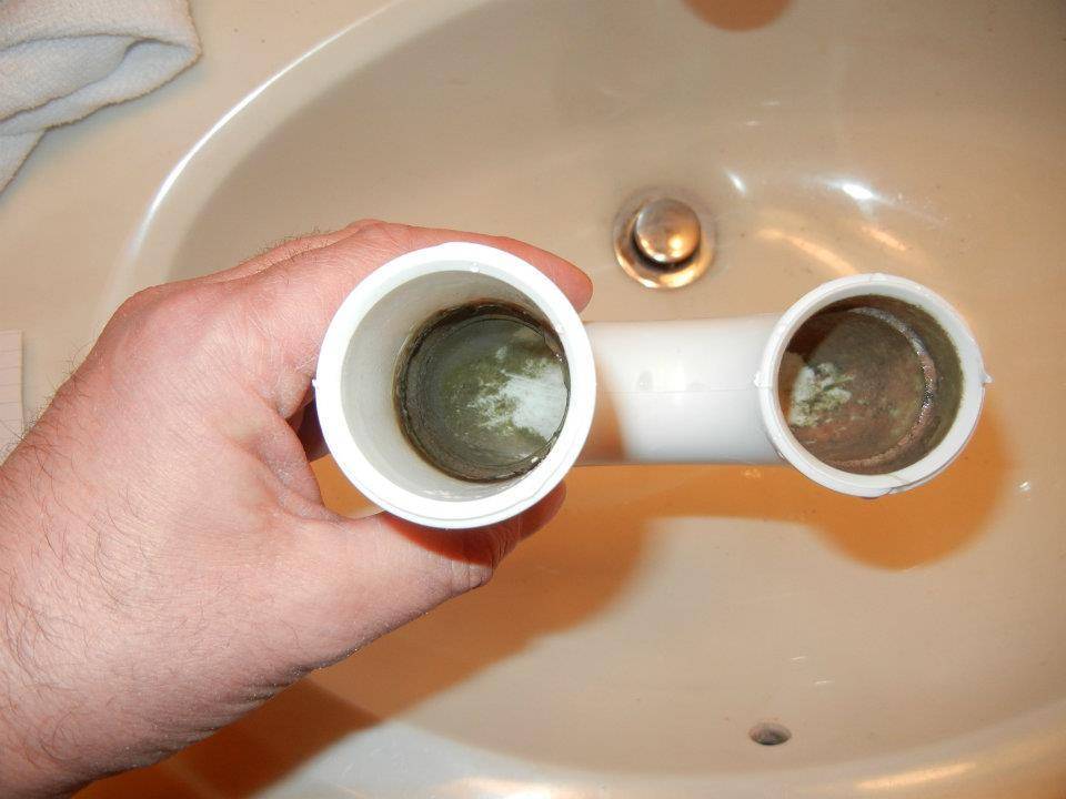 Запах из канализации в квартире – проводим ревизию и устраняем