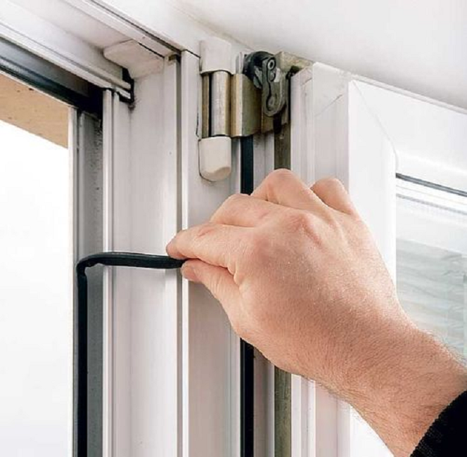 Чем и как правильно утеплить балконную дверь своими руками?