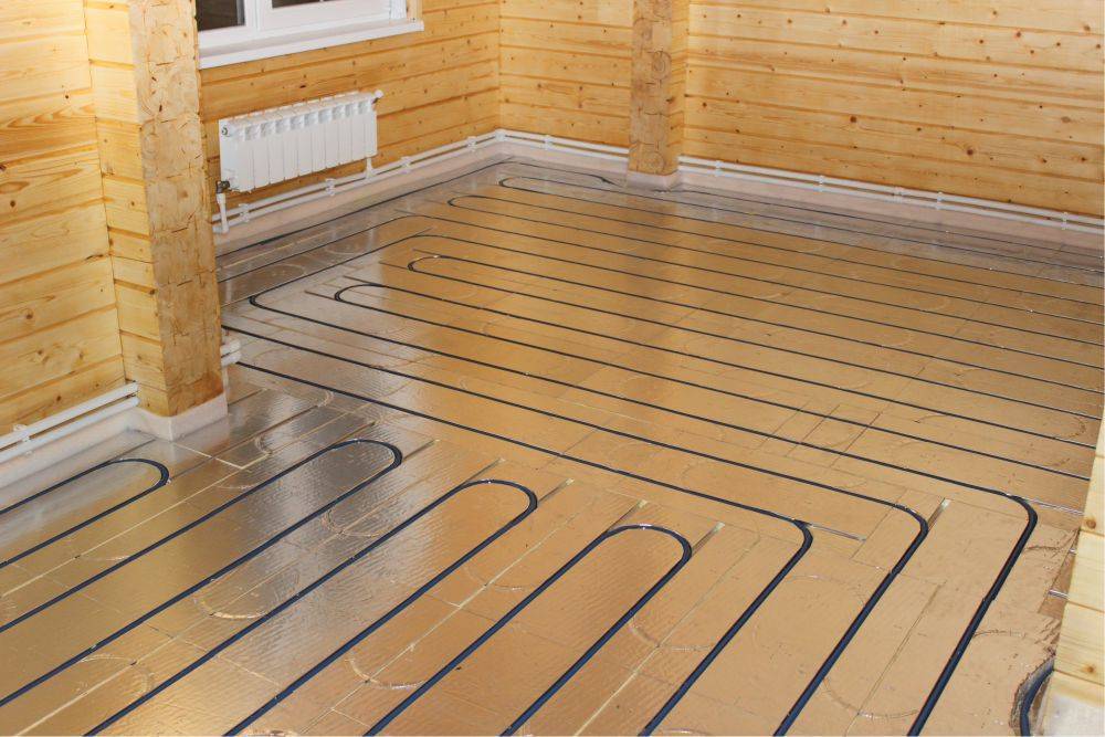 Как сделать теплый пол в деревянном доме: электрический и водяной варианты