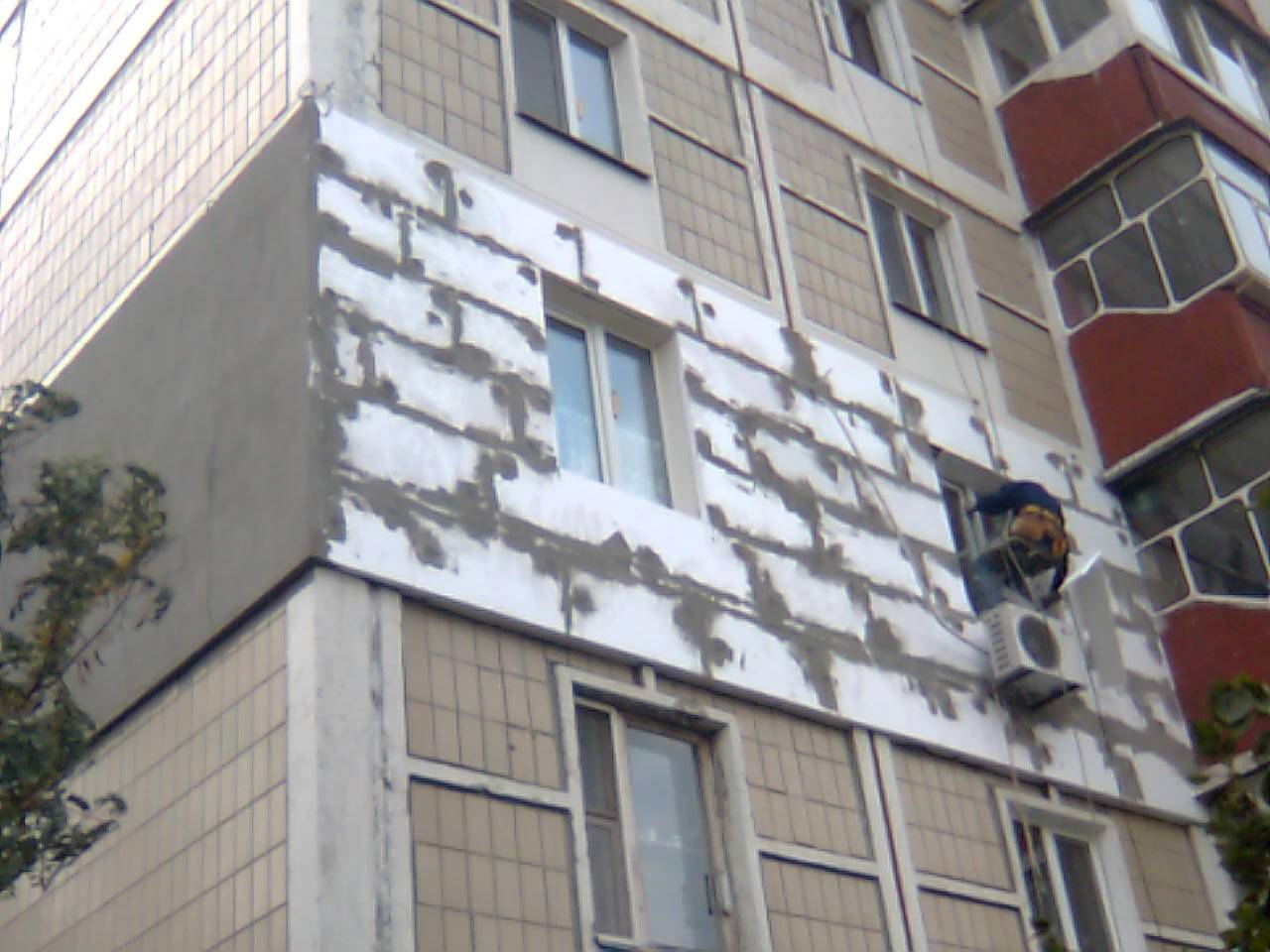 Утепление фасада панельного дома — выбор материала