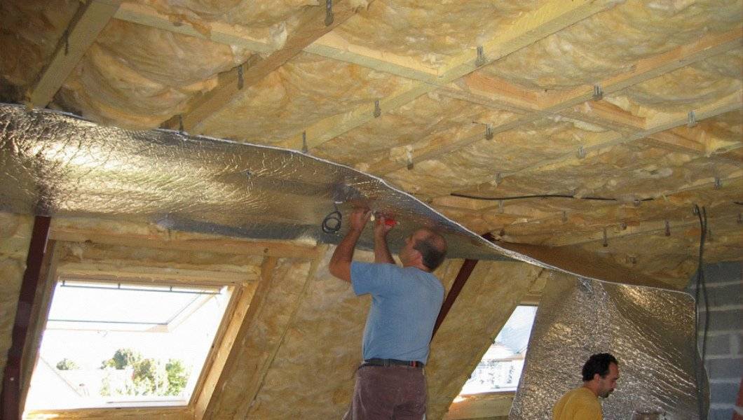 Как утеплить потолок в деревянном доме: только эффективные способы