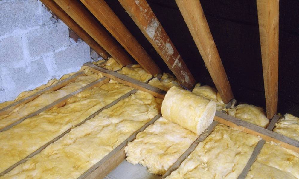 Какой толщины должно быть утепление чердачного перекрытия, чтобы тепло не уходило через потолок