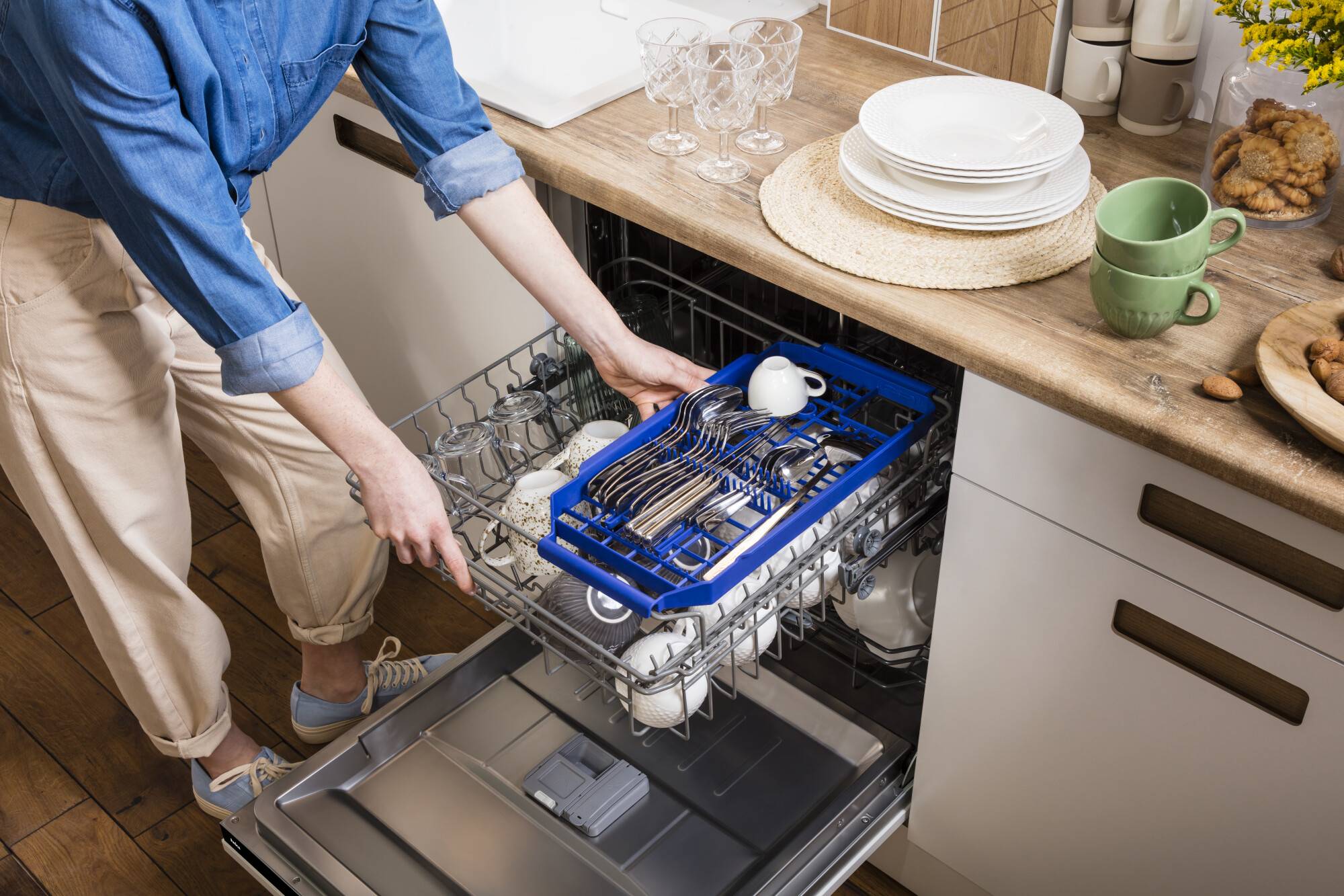 Детали посудомоечной машины. Посудомоечная машина Hansa Maxi Space 3. Для чего нужна посудомоечная машина. Решение с посудомоечной машиной.