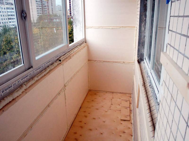 Утепление балкона пенопластом: каркасный и клеевой способы