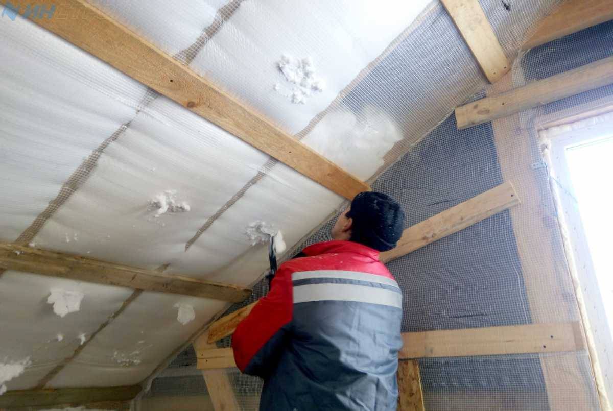 Утепление потолка в гараже изнутри недорого пеноплексом своими руками и пенопластом, чем лучше