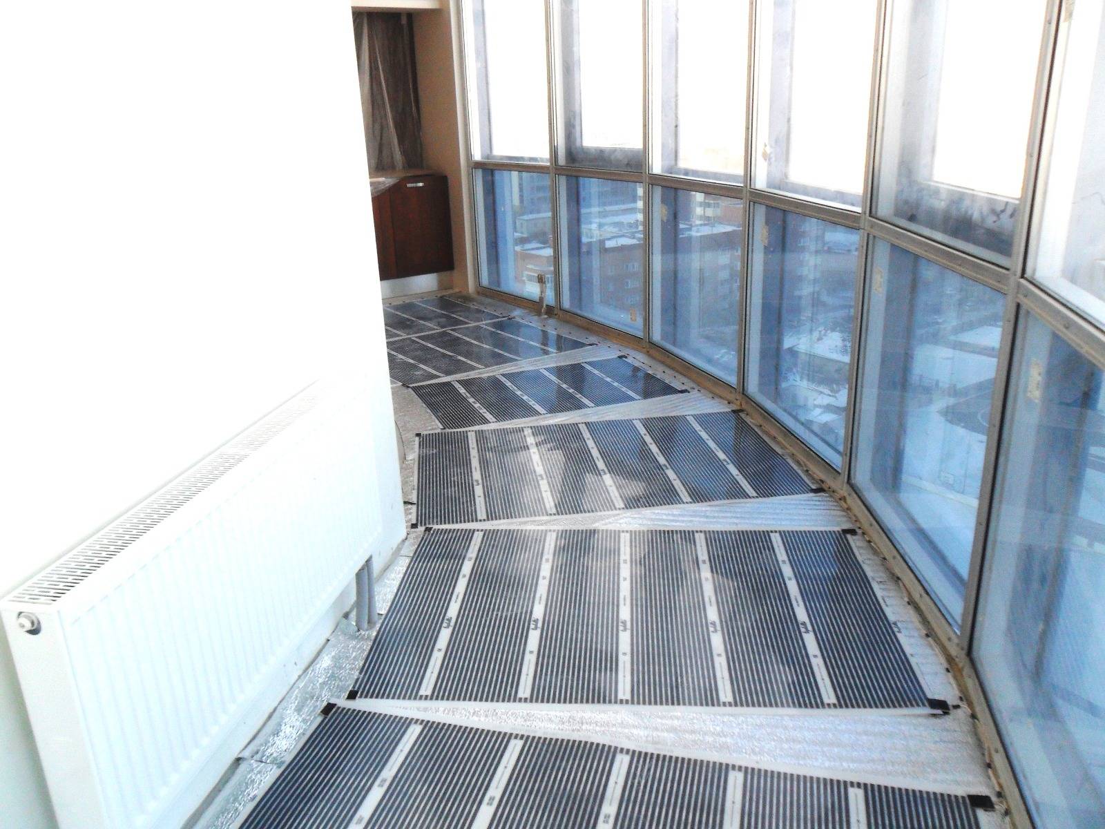 Тёплый пол на балконе под ламинат: как выбрать правильный вариант