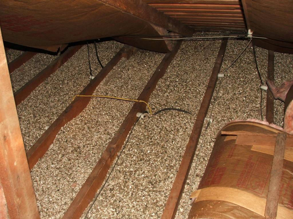 Как правильно утеплить потолок: в деревянном доме, бане, мансарде, под холодной крышей (фото & видео)