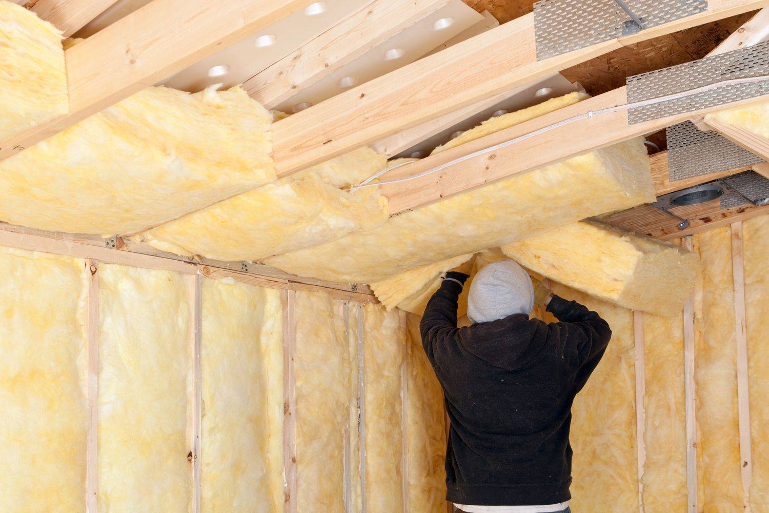 Утепление потолка в каркасном доме своими руками: пошаговая инструкция