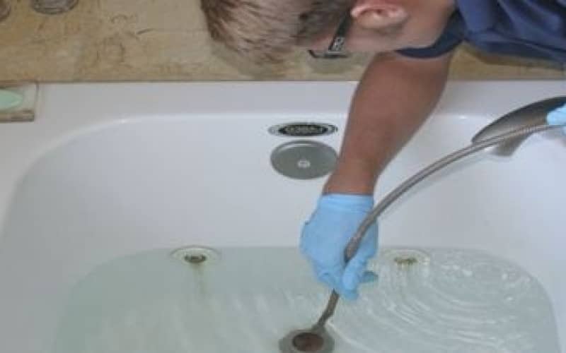 Как прочистить и устранить засор в ванной в домашних условиях: причины проблемы, способы чистки, фото
