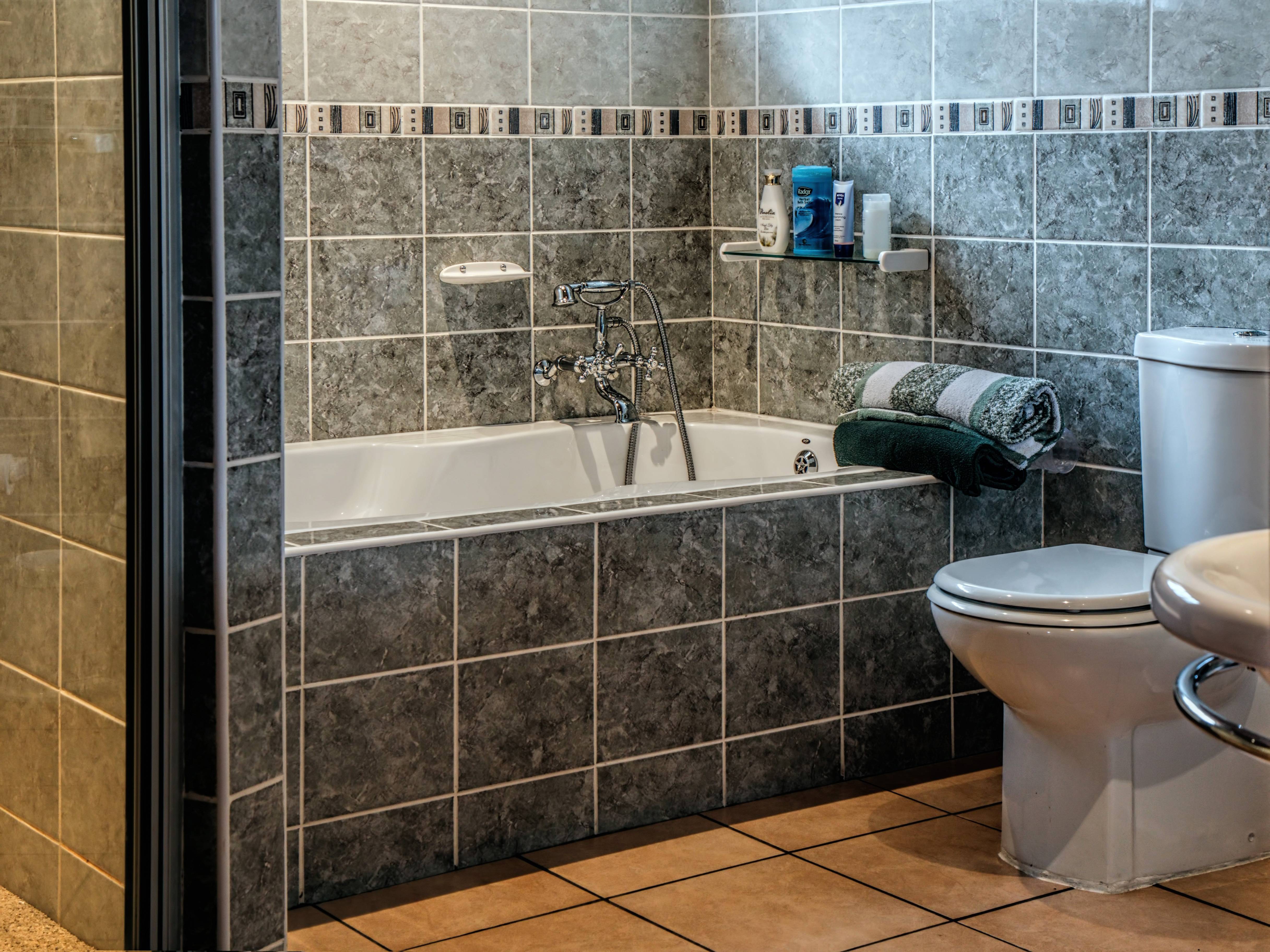 Какую плитку выбрать для ванной, что лучше для вашей комнаты?